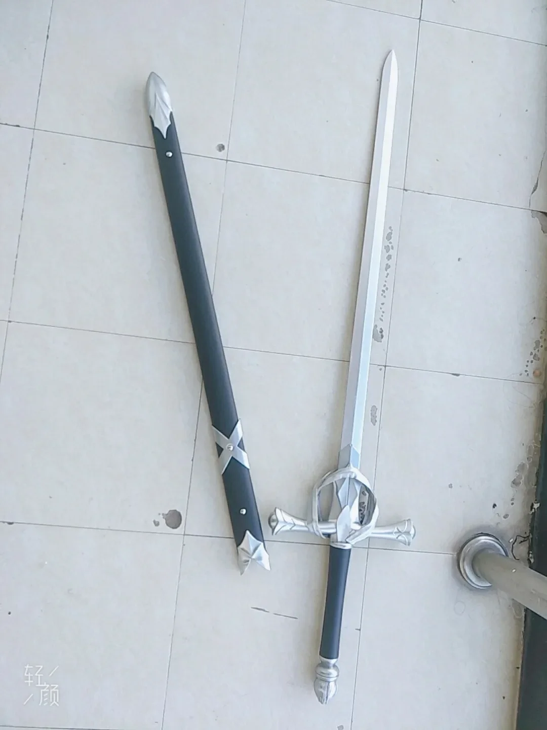 [Забавный] 115 см косплей Fate Stay Night Saber Артур Пендрагон черный белый цвет Excalibur меч