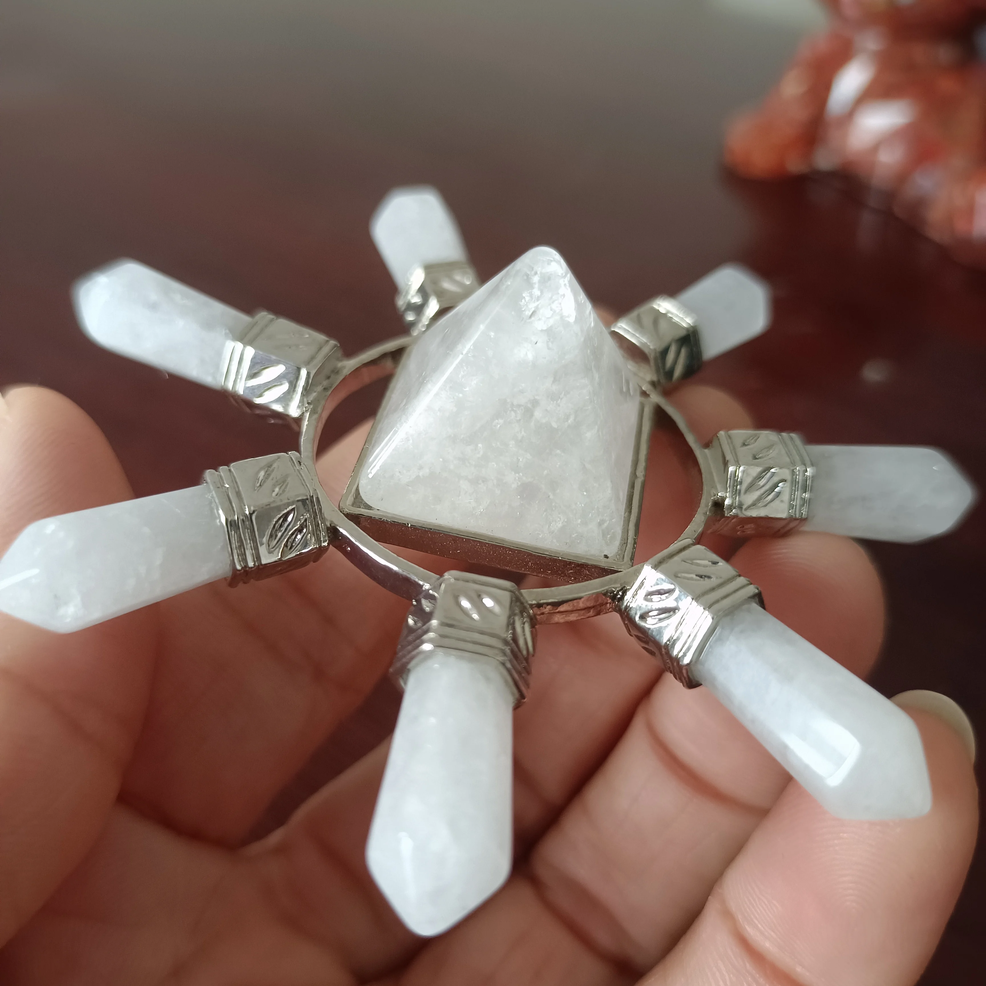 

NATURAL WHITE CRYSTAL TOWER PYRAMID CRYSTAL ENERGY AMPLIFIER