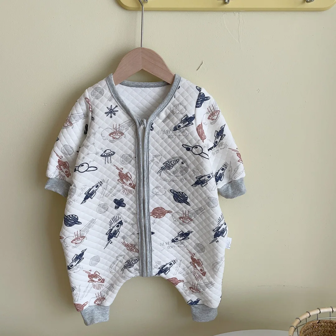 Рисунок 3 - Спальный мешок для новорожденных с разрезами на ногах