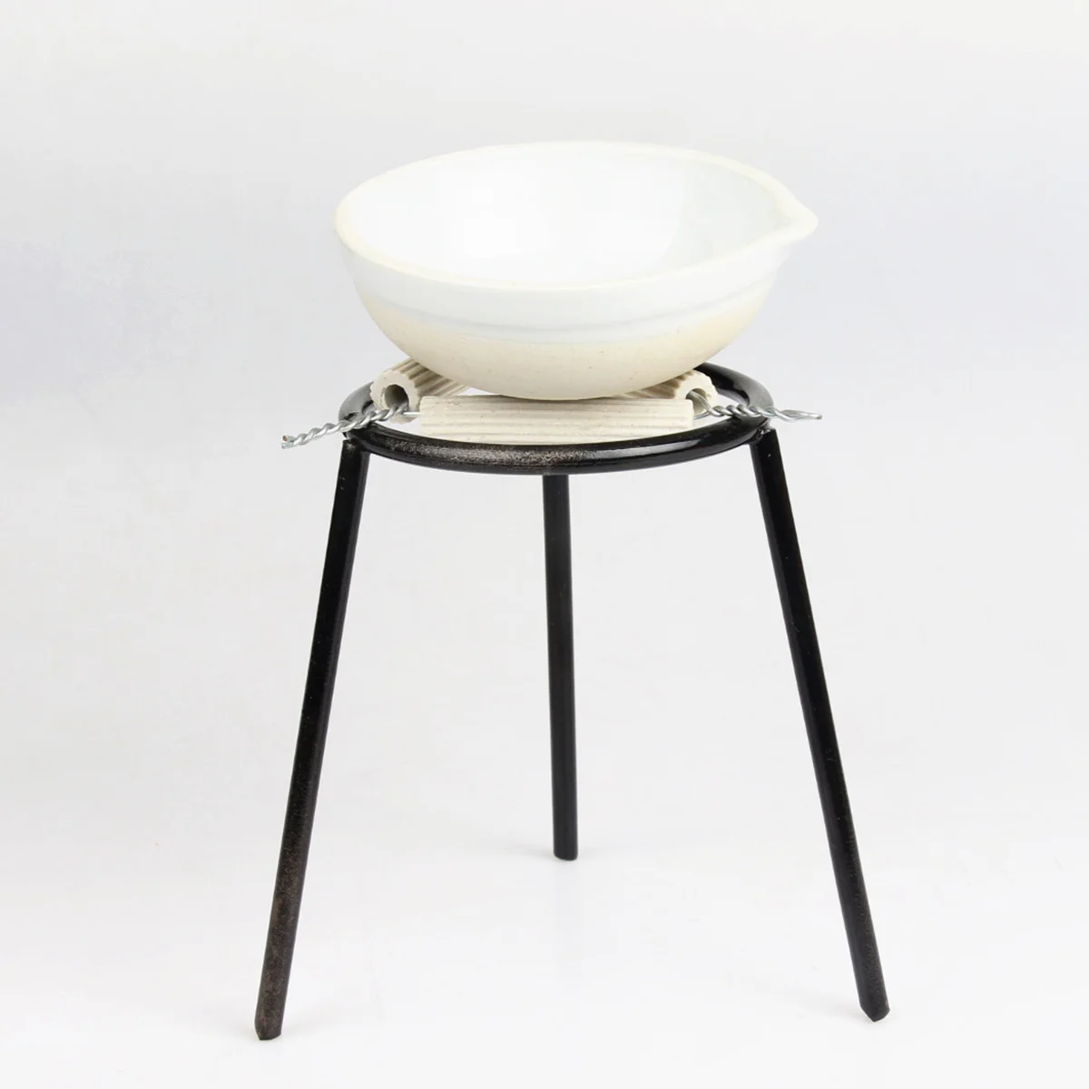 Рисунок 4 - Грязевая треугольная подставка для тигеля