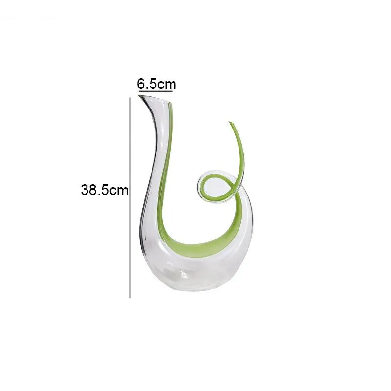 Простые стеклянные графины изысканный наливной аппарат современные