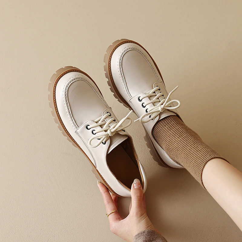 Броги на низком каблуке черные бежевые шнуровке