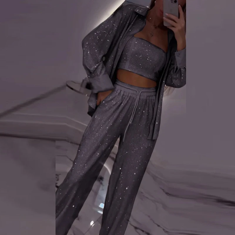 Женский элегантный блестящий костюм-рубашка с пайетками