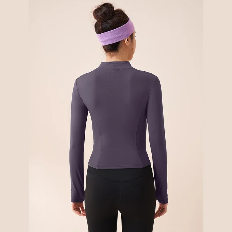 Женская куртка для фитнеса цвет в ассортименте