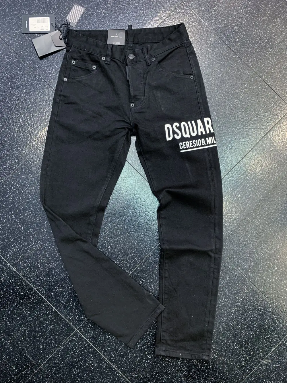 

2022 New Dsquared2 Men's Fashion Washed, Worn, Ripped, And Painted Locomotive Trendy Jeans *9831