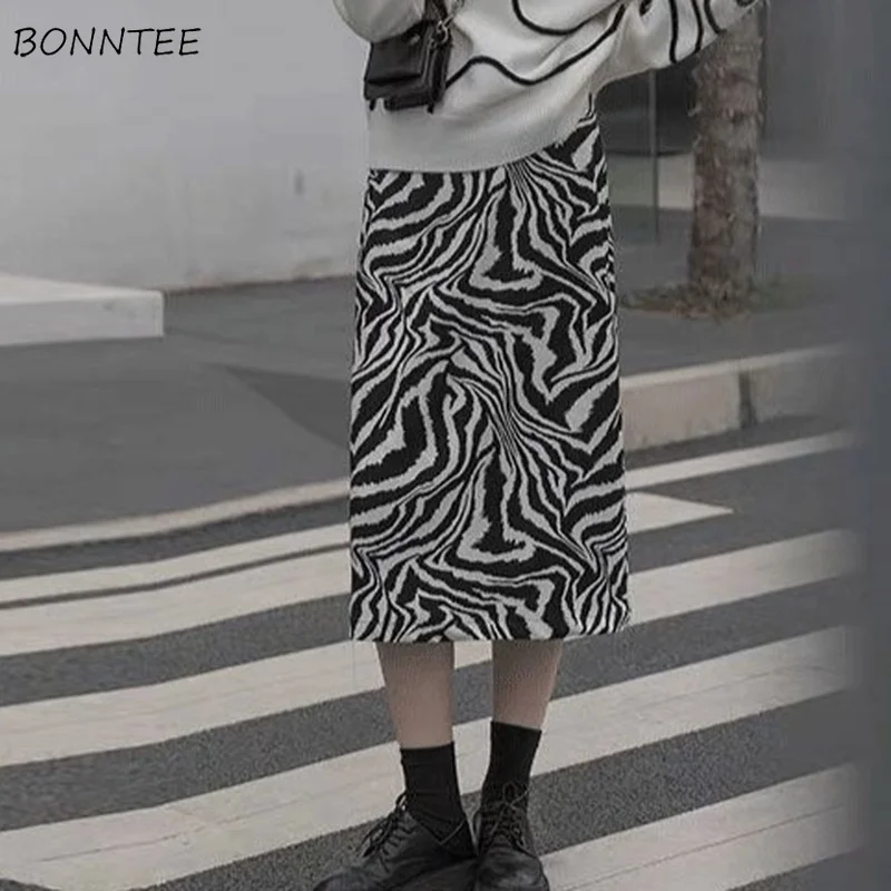 

Юбка женская трапециевидная до середины икры, с высокой талией