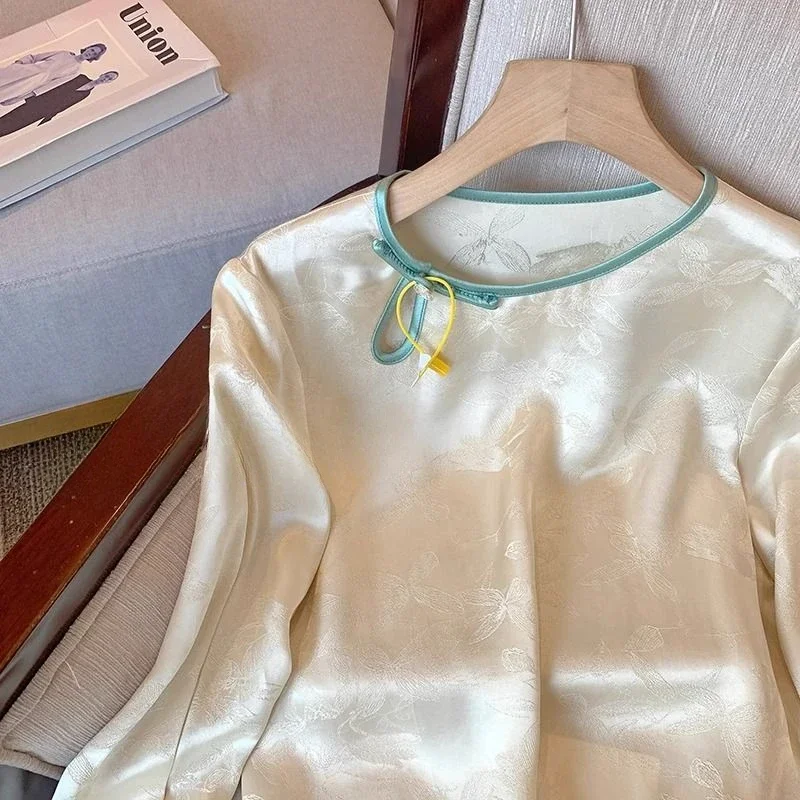 Блузка Женская атласная с круглым вырезом и длинным рукавом