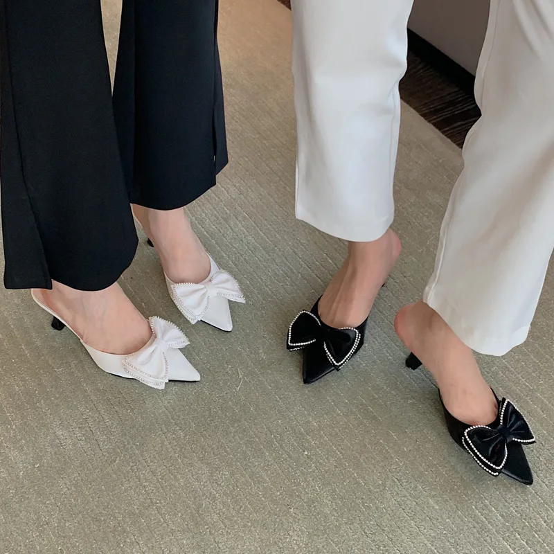 

Милые Стразы с бантом, атласные остроносые туфли на шпильке, новинка весны 2022, тапочки на среднем каблуке, женские сандалии на высоком каблу...