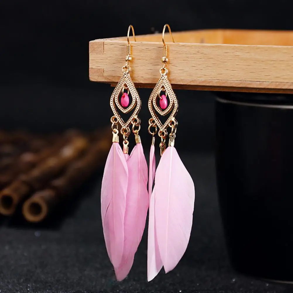 

Chic Hook Earrings Individual Hanging Earrings Synthetic Feather Contrast Color Hanging Earrings Stainless