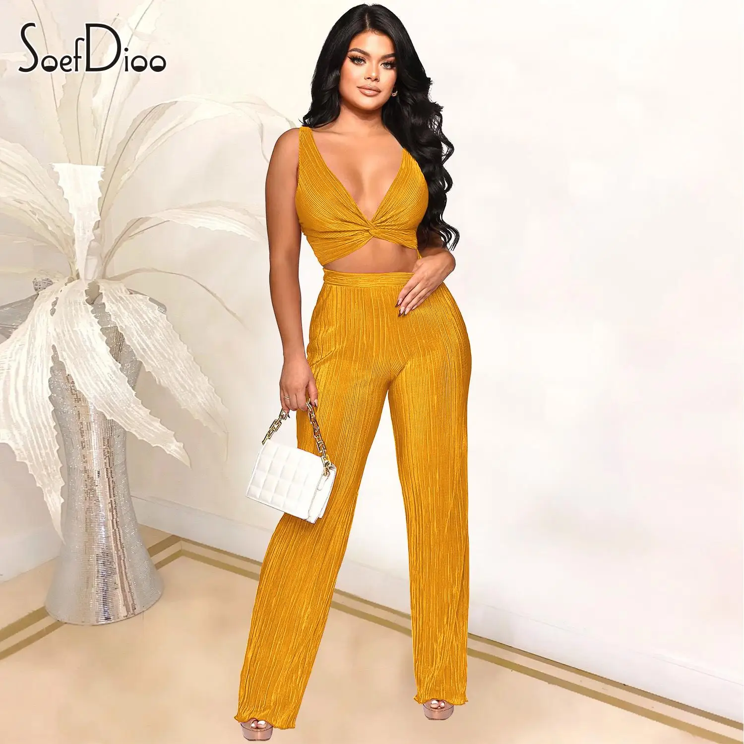 

Комплект из двух предметов женский плиссированный, без рукавов, с V-образным вырезом и широкими штанинами