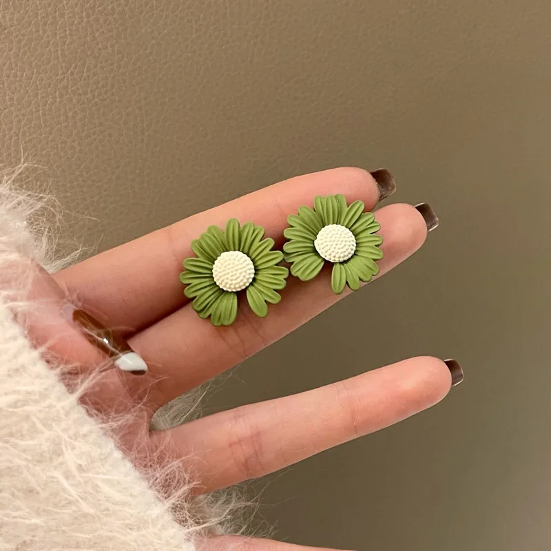 2022 Весенняя Маргаритка серьги в виде цветка милые из искусственной кожи дешевые