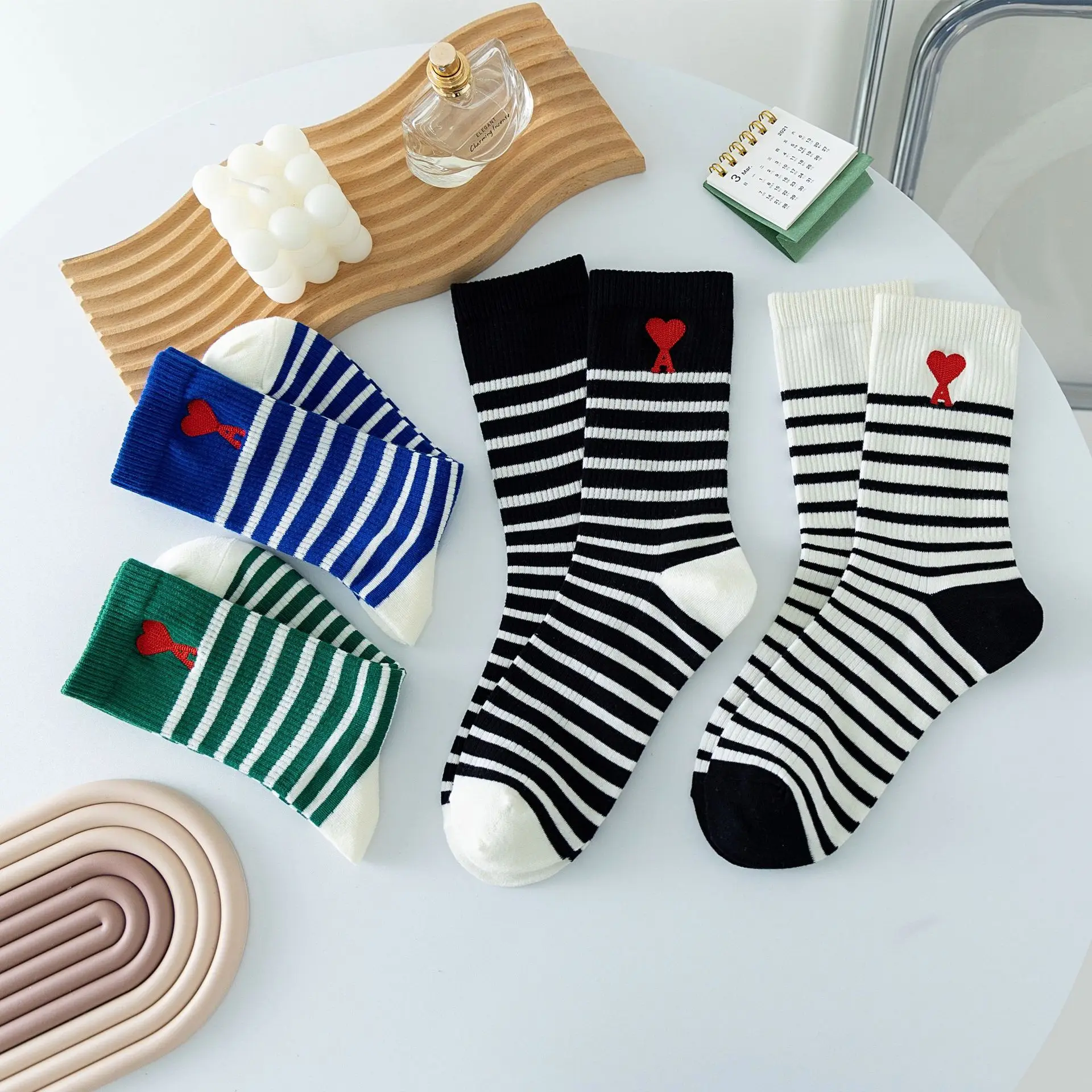 

Носки в полоску с вышивкой Ami, красные персиковые носки А-силуэта, парные модели спортивных носков, носки средней длины для мужчин и женщин, м...