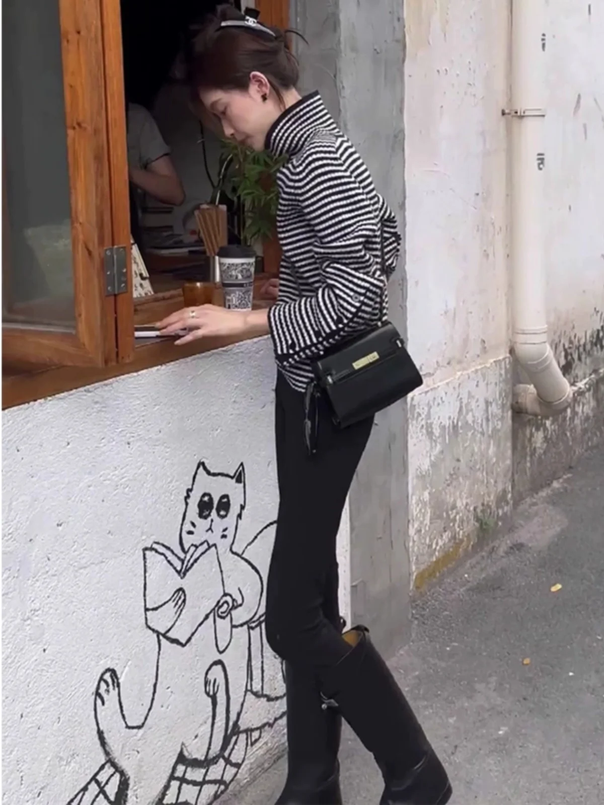 Fashionable Western Sle High-Grade Black and White Striped Knitted Bottoming Shirt Women Autumn Winter Loose Slimming I...