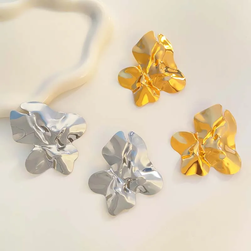 Винтажные металлические серьги-гвоздики неправильной формы с плиссировкой