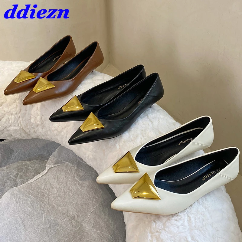 

Туфли-лодочки женские с заклепками, низкий каблук, заостренный носок, без застежки, шлепанцы, весна-лето 2023