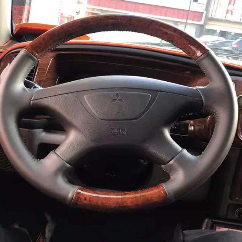 Фото Чехол на руль автомобиля из черной кожи и углеродного волокна для Mitsubishi Pajero Sport 2004 Montero Sport 2004 №2