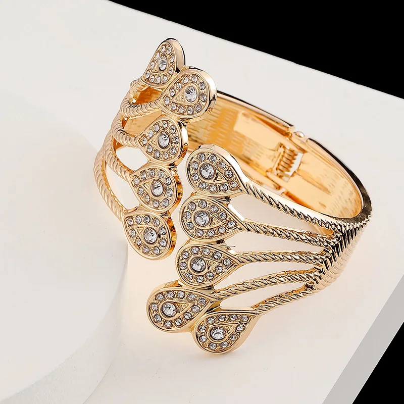 

2022 New Temperament Bracelet With Feather And Rhinestone Bracelets For Women Fashion Holiday gifts Party wedding Jewelry