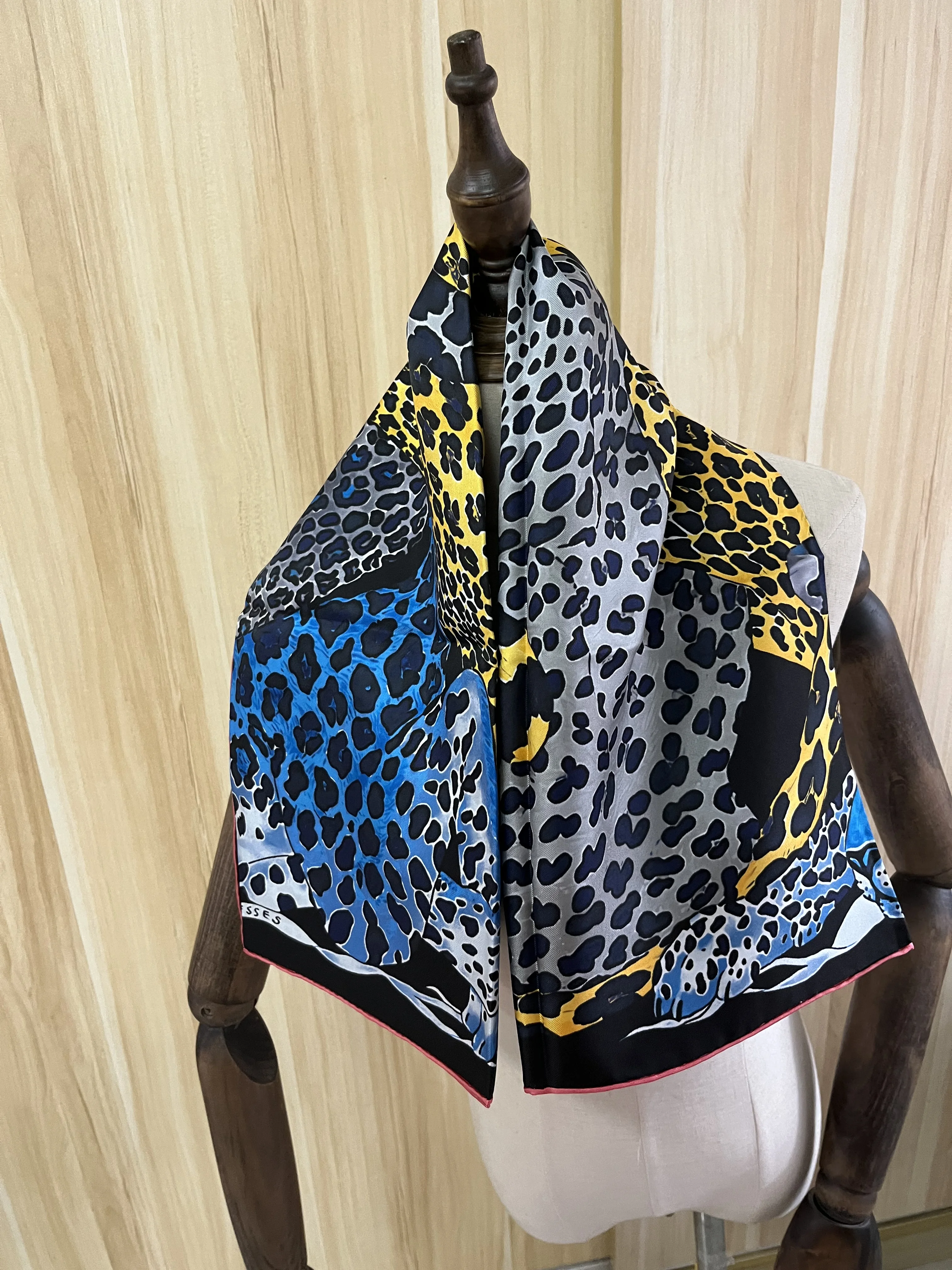 

2022 new arrival fashion elegant blue leopard 100% silk scarf 90*90 cm square shawl twill wrap for women lady girl