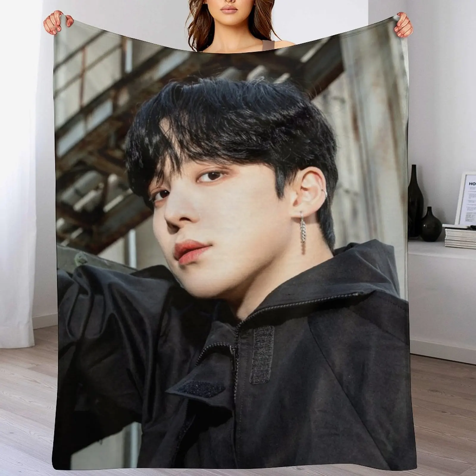 ATEEZ YUNHO THE WORLD EP.1 : МЕХАНИЗМ GUERRILLA Плед Одеяла Диваны Украшения среда