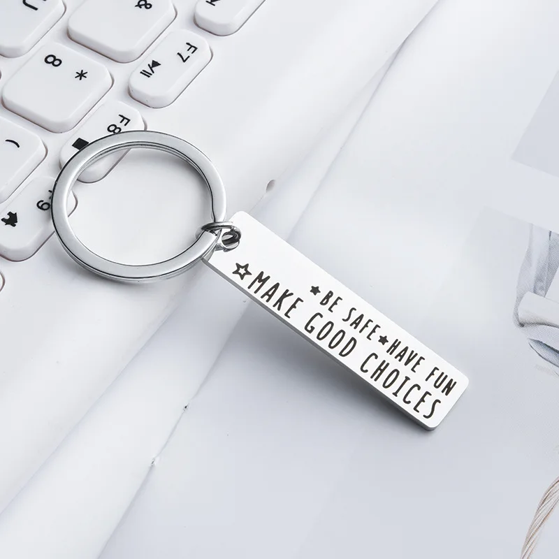 

Брелок для ключей с надписью «Будьте в безопасности»