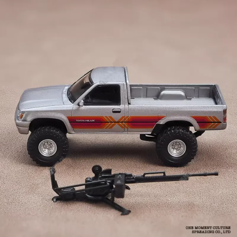Фото MASSDI масштаб 1:64 HILUX LN107 RN80 пикап внедорожник модель автомобиля из сплава статическое украшение коллекционные подарочные игрушки №2
