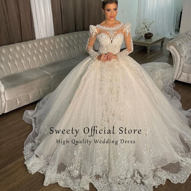 Свадебное платье с вышивкой и бисером