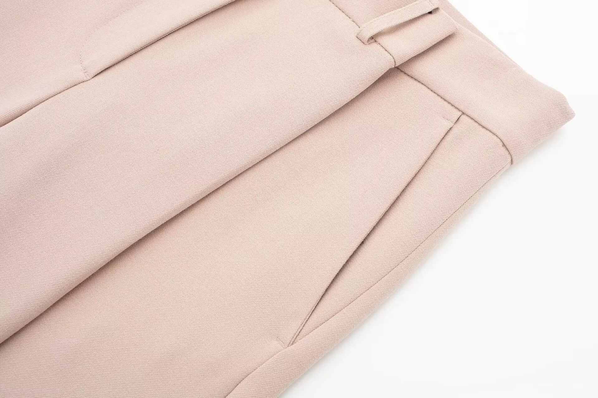 Элегантный темпераментный женский костюм-поло с длинным рукавом и перьями