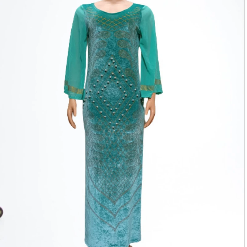 

Платье-Макси женское бархатное с расширяющимися книзу рукавами и бриллиантами