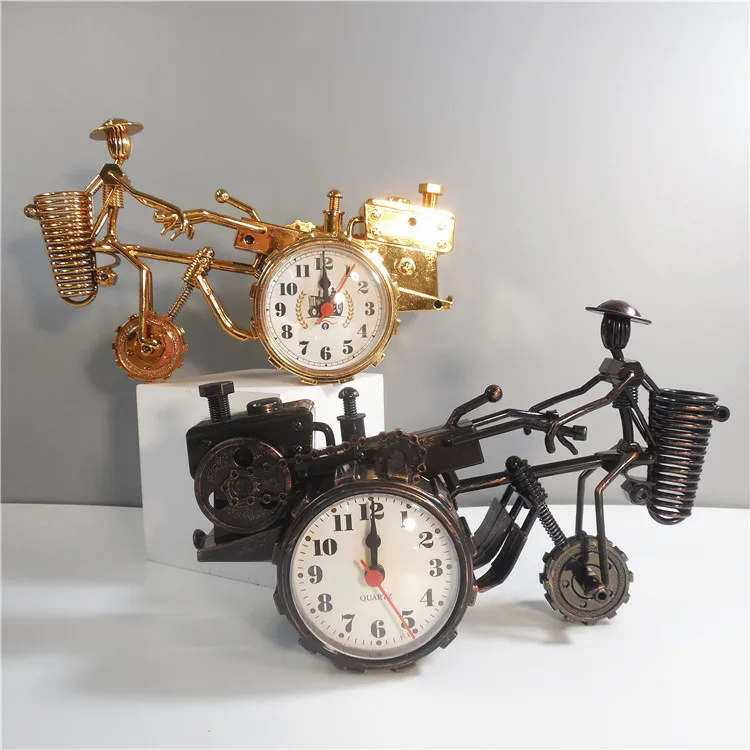 Часы настенные с трактором. Часы тракторы. Часы в виде трактора настольные. Часы для фермера. Часы механические тракторные.