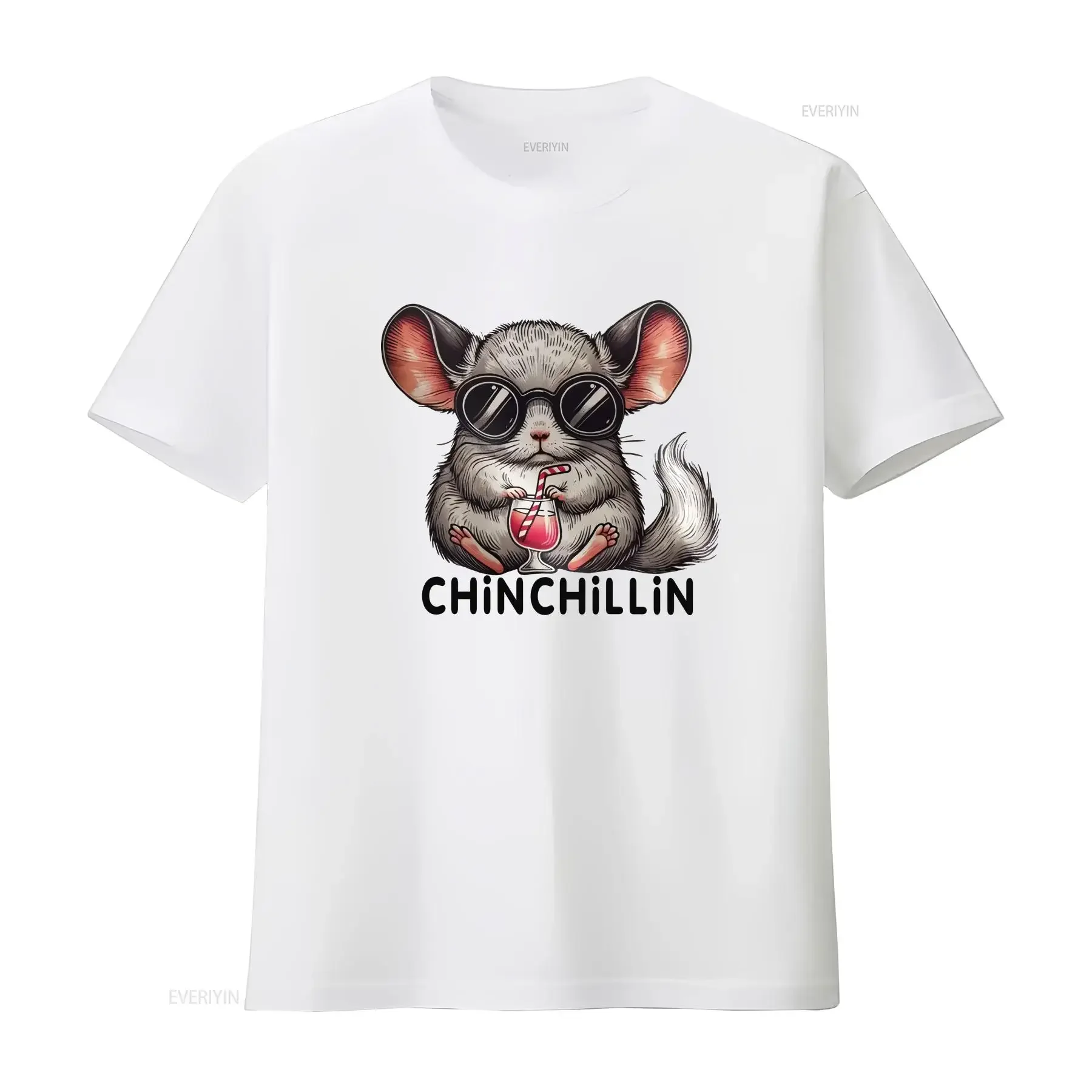 Фото Футболка Chinchillin Chinchilla с изображением милой шиншиллы в солнцезащитных очках, с напитком, для любителей животных, с длинными или короткими рукавами №1