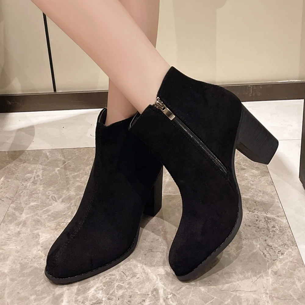 Женские короткие сапоги на высоком каблуке модная обувь с острым носком