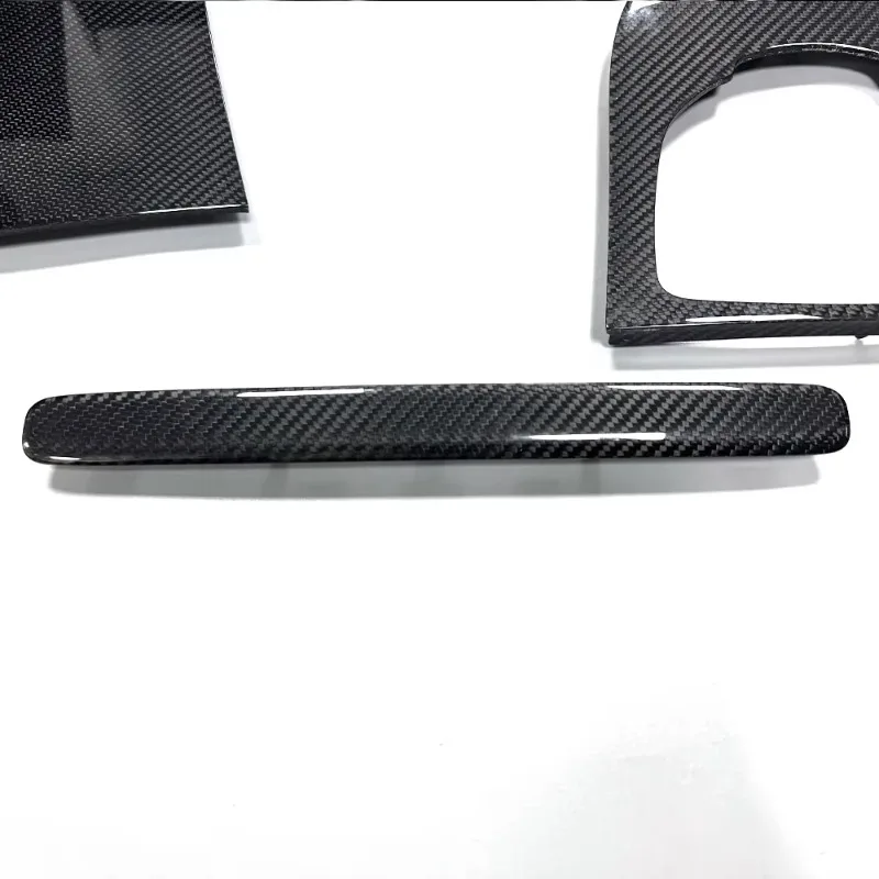 Фото Комплект внутренней отделки дверных панелей и центральной консоли CarbonStep Sport-Style из карбона для G63 (19-24) NDT №2