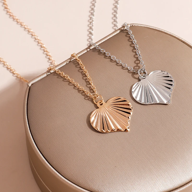 

Trendy Pendant Leaves Heart Necklace for Men Women Fashion Gold Silver Clavicle Choker Necklace Party Jewelry Accessories Gift