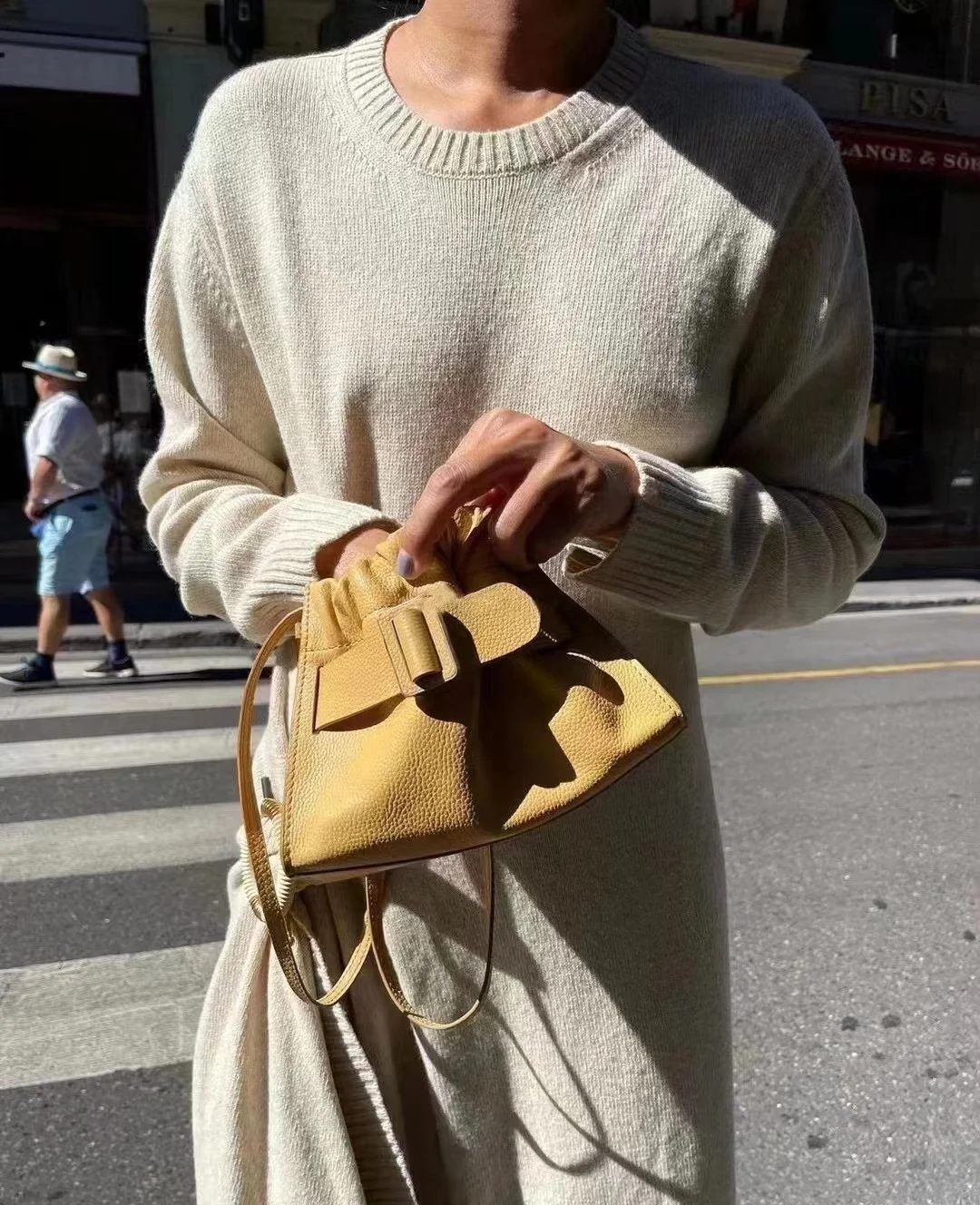 

Trendy Women's Fashion Pleated One-shoulder Messenger Small Square Bag Square Buckle Hand-held Armpit Top Layer Cowhide Soft Bag