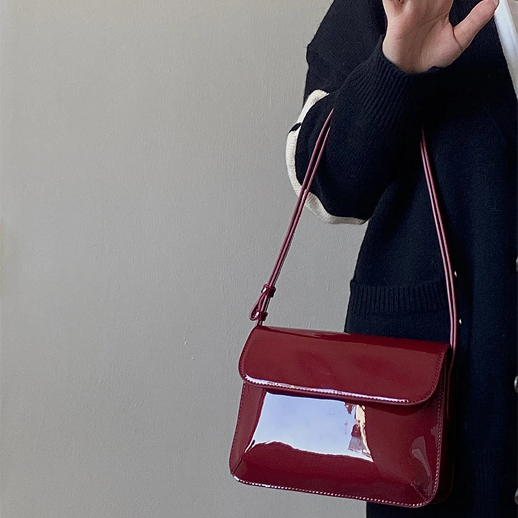 Удобная женская сумка через плечо из мягкой кожи практичная модная черная