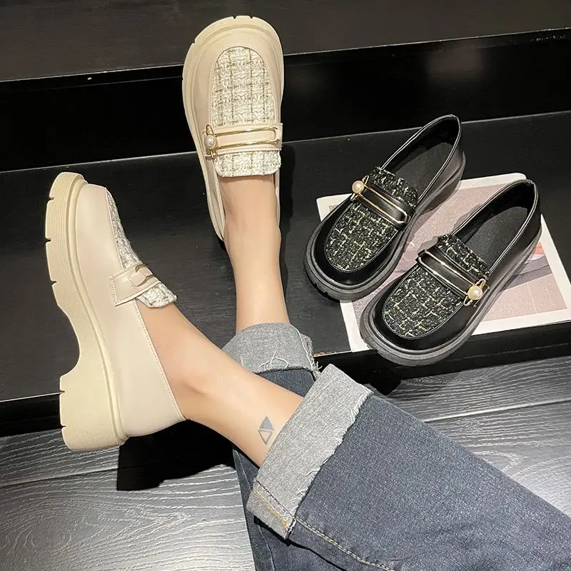 2023 new spring and summer black Joker ladies' shoes with thick heels and fashionable women shoes