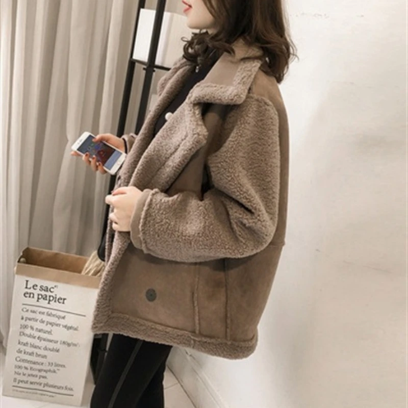 2022 New Winter Costume Female Loose Fur Suede Suede Jacket High -quality Short Lamb Mollow Locomotive Jacket