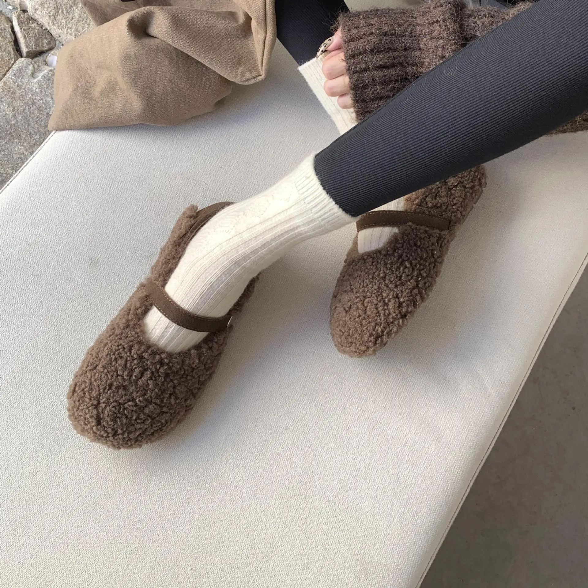 Универсальные туфли с неглубоким носком женские осенние слипоны 2024 мягкие