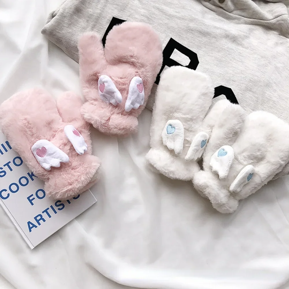 Рисунок 3 - Творческие перчатки с крыльями