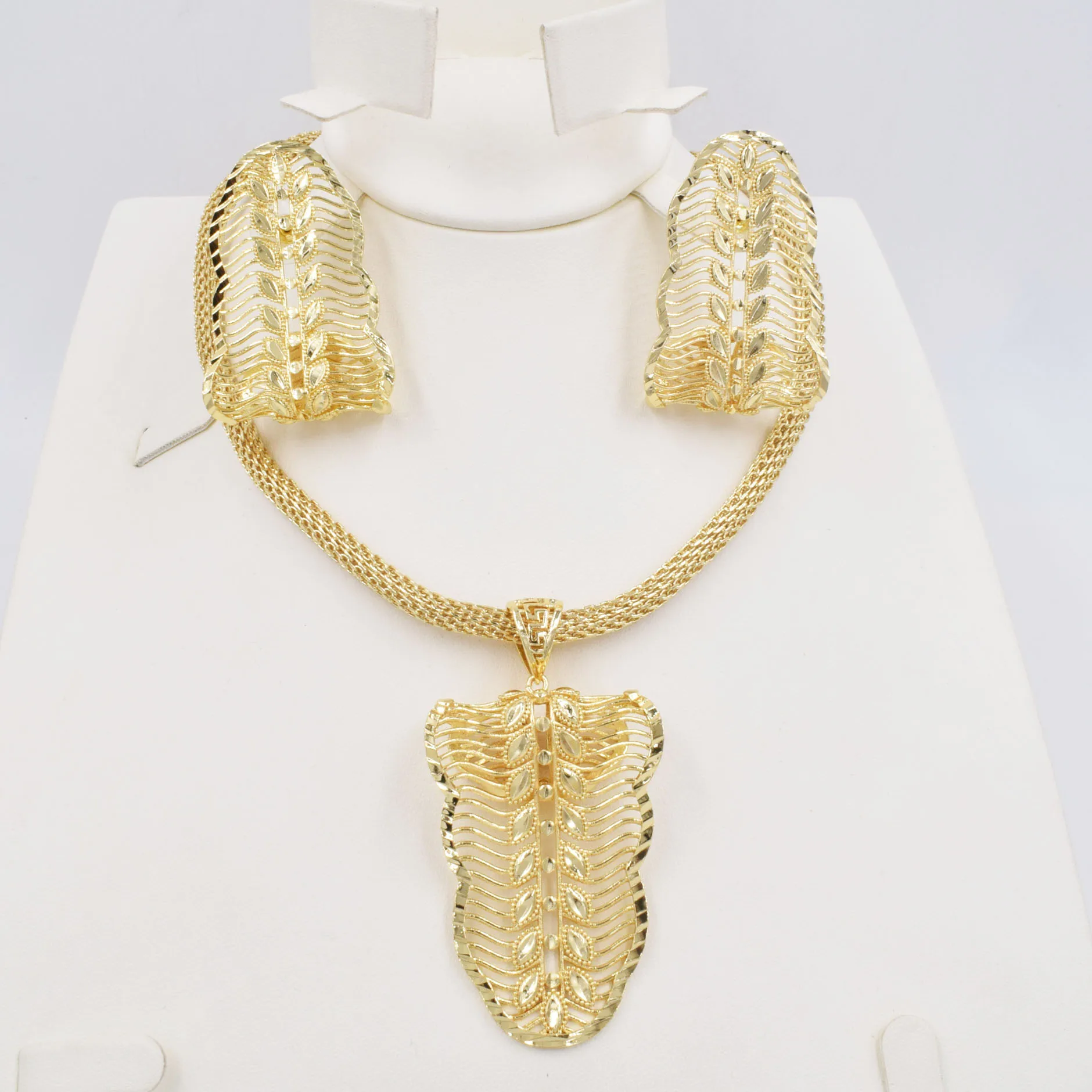De alta calidad de Dubai conjunto de joyería de color dorado para las mujeres Africana perlas joyas conjunto de collar a la moda pendiente de la joyería