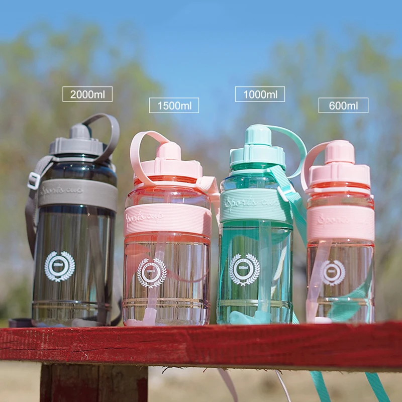 

Kid Water Bottle With Hanging Large Capacity Straw Cold Cup Sport Bottles 600/1000/1500/2000ml for School Travel Outdoor