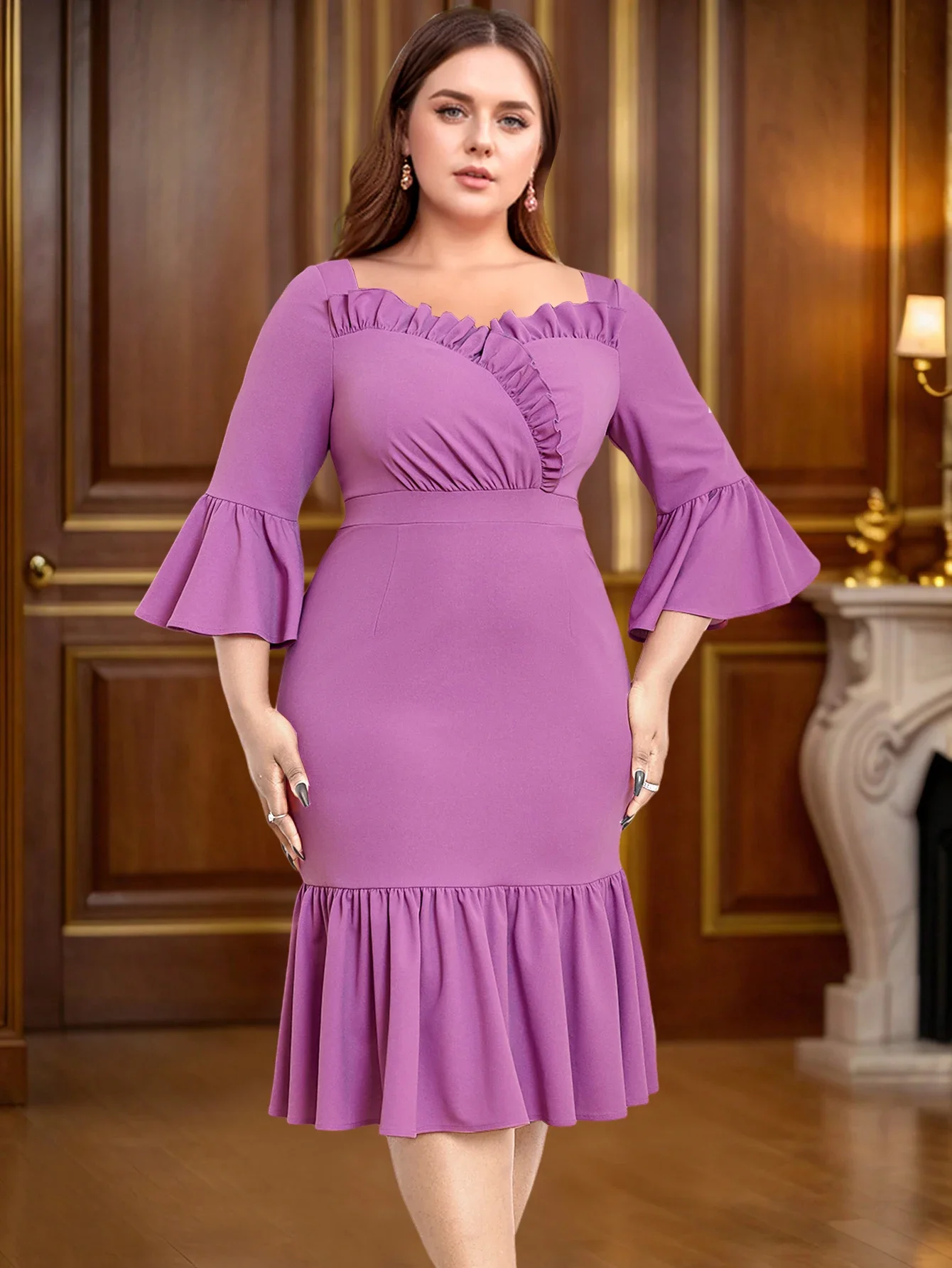 Скромное женское вечернее платье с квадратным воротником и оборками