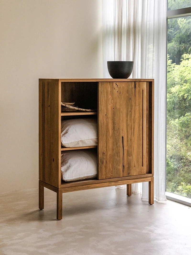 Буфет из массива дерева в скандинавском стиле