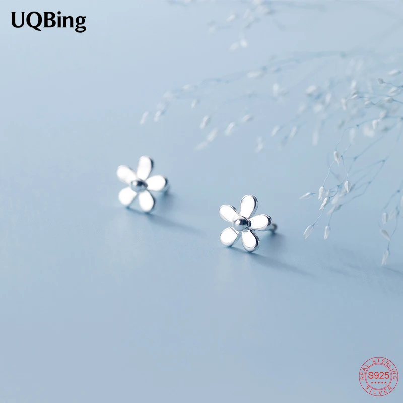 

Женские асимметричные серьги-гвоздики из серебра 925 пробы с фианитами