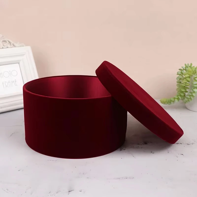 

Круглая подарочная коробка из крафтовой бумаги