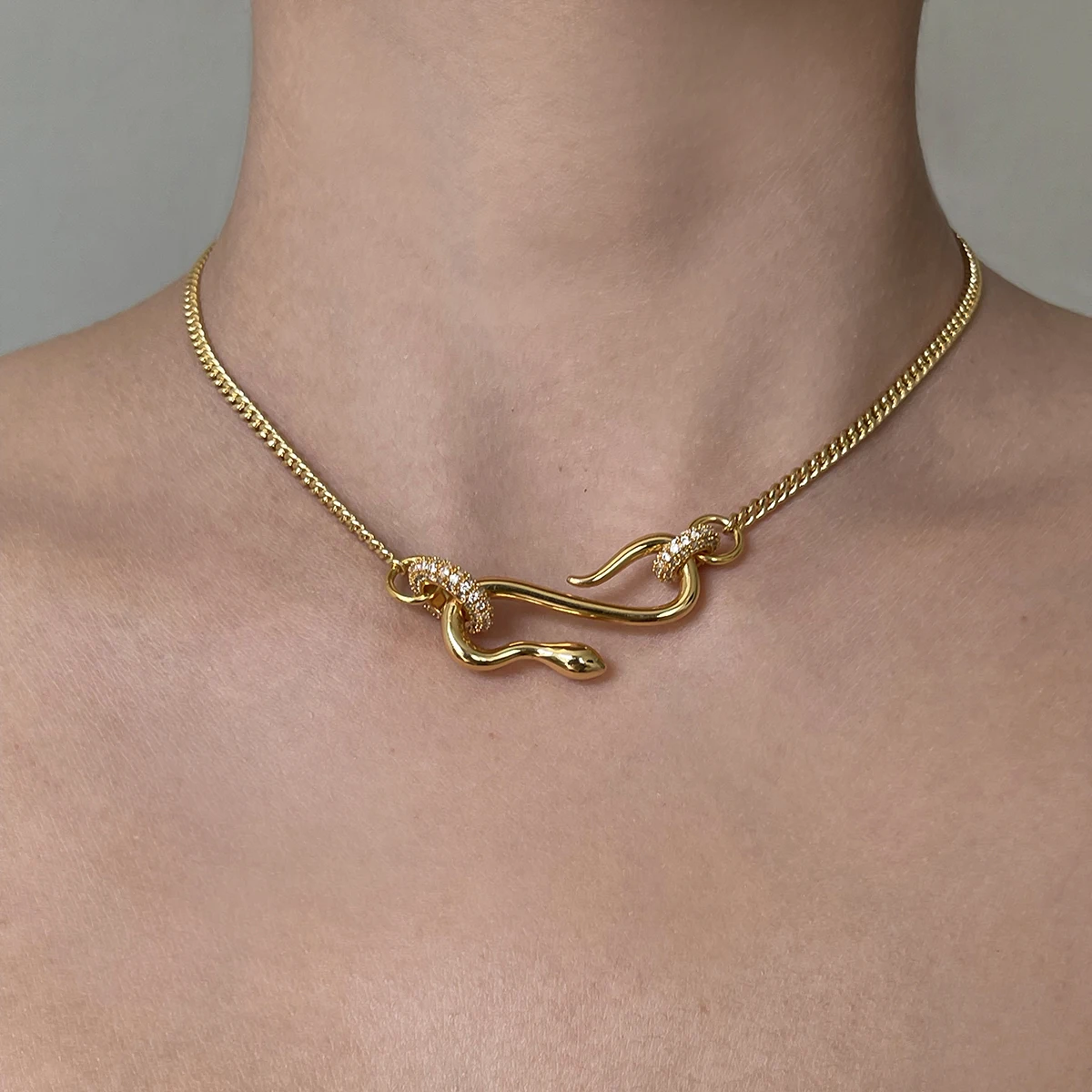 

LONDANY necklace Personality small fashion cool ring snake necklace neutral simple collarbone neck chain fashionable
