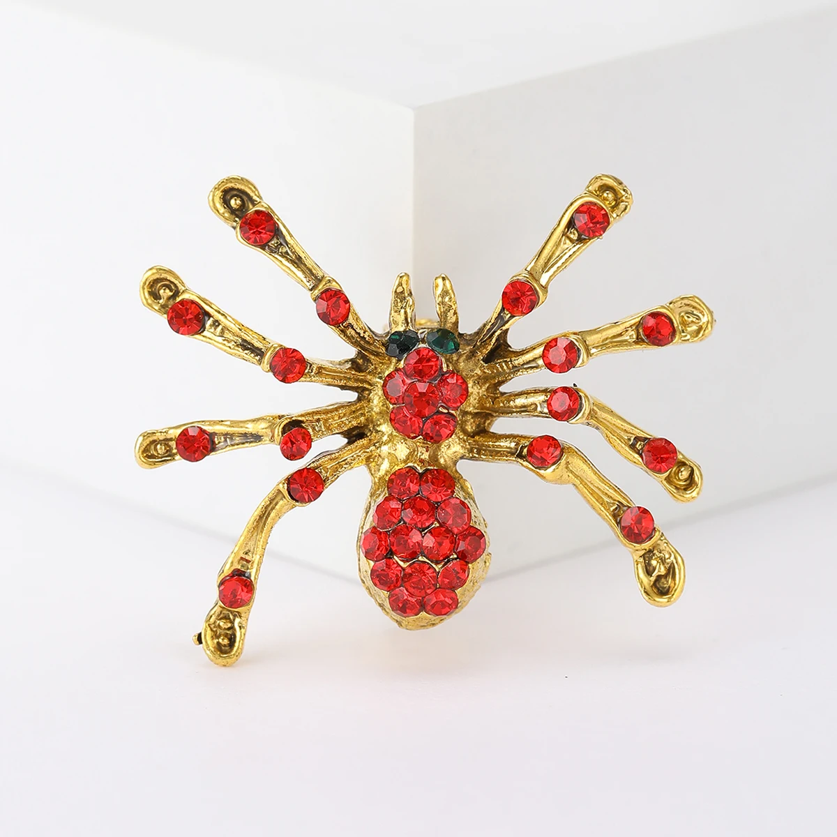 Брошь со стразами цвет в ассортименте