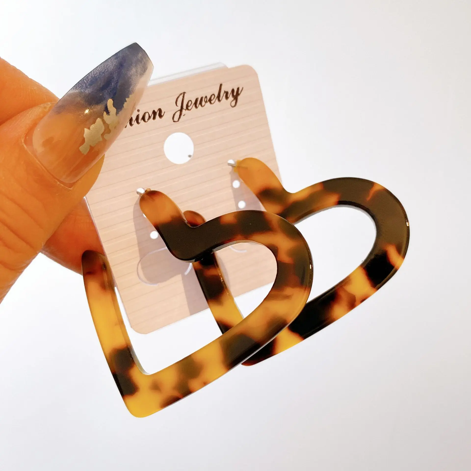 

Женские акриловые серьги-гвоздики с леопардовым принтом