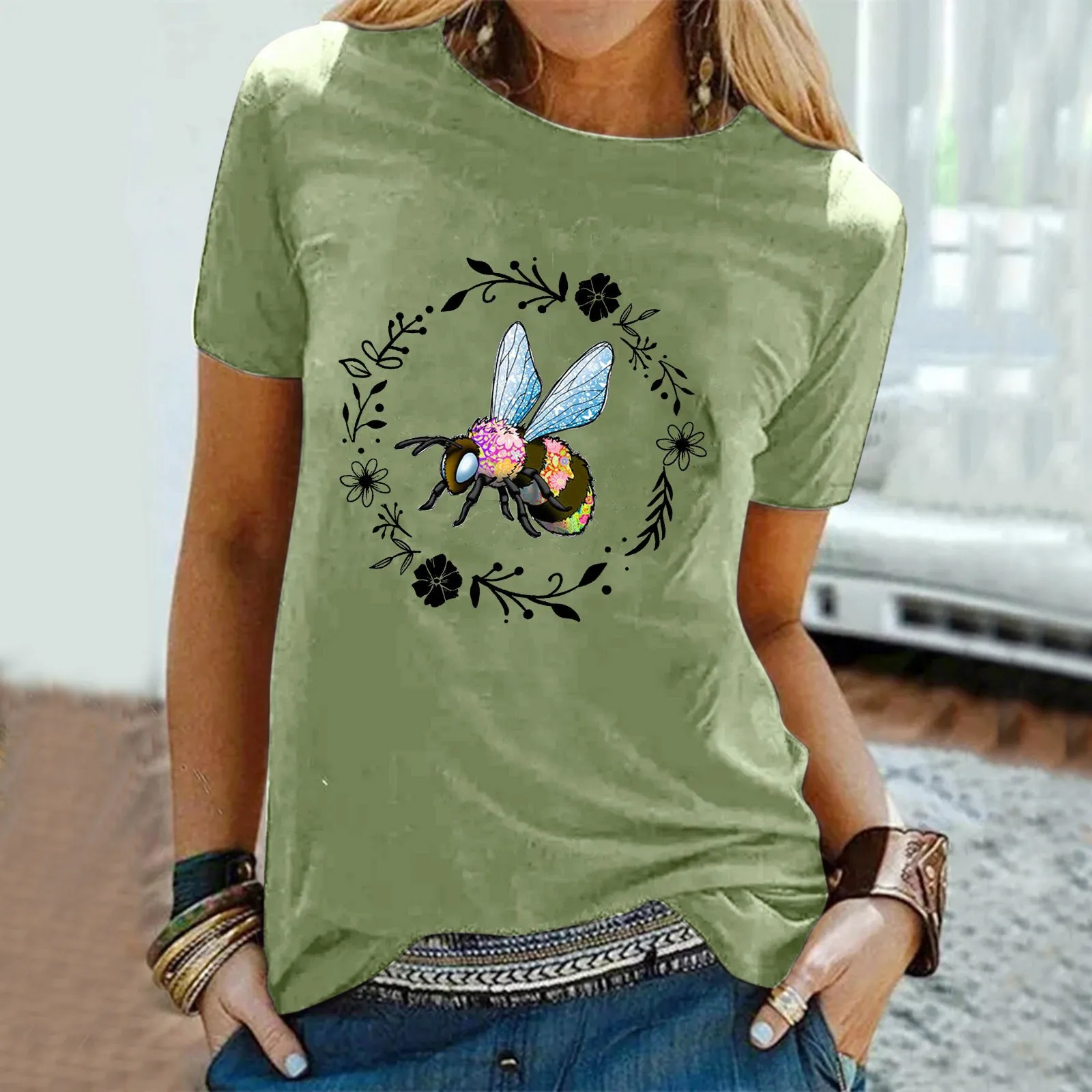 

Женская футболка с принтом пчелы, Повседневная Свободная летняя футболка с коротким рукавом и круглым вырезом, женская футболка с графичес...