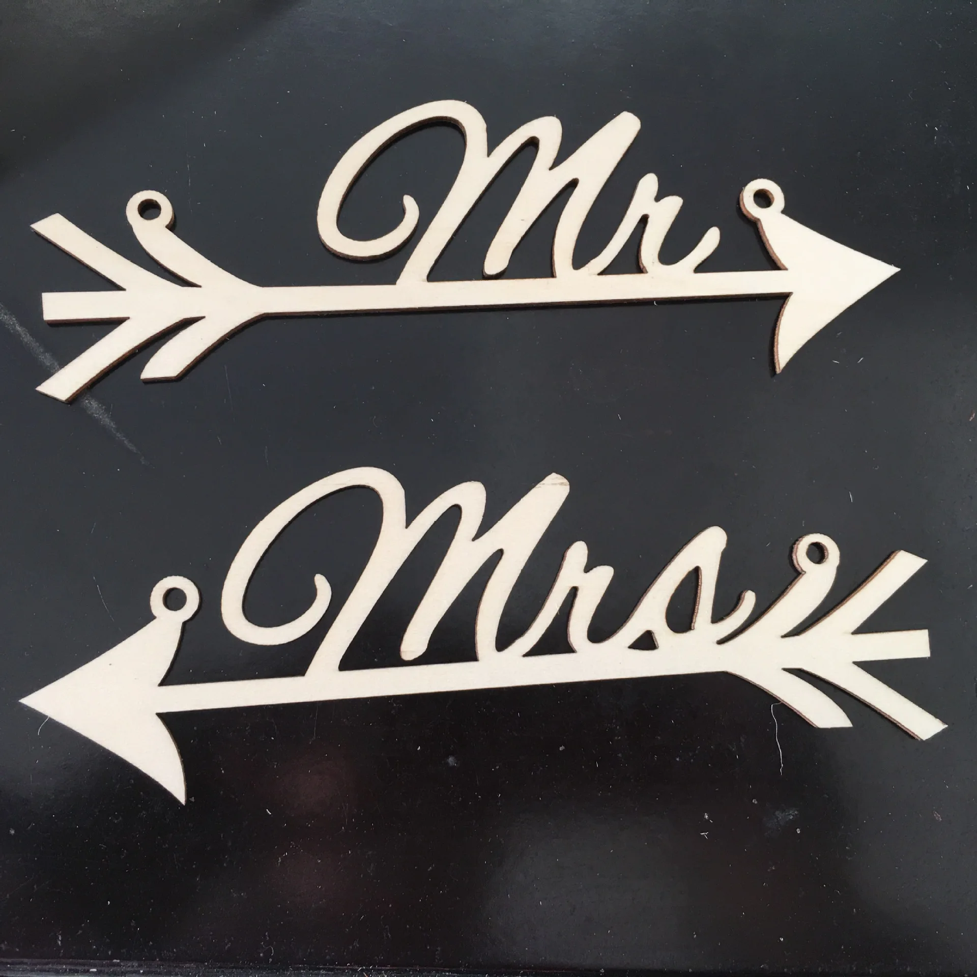 

Wood Crafts Creative Rope Pendant Letter MR&MRS Arrow Signage Wood Wedding Decoration